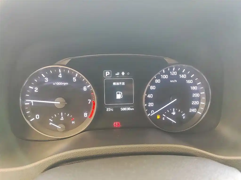 Hyundai Elantra 2016 Model 1.6L Automatic Smart Elite фото 12
