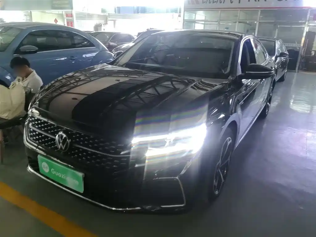 Volkswagen Passat 2023 330TSI Starlight Luxury Edition