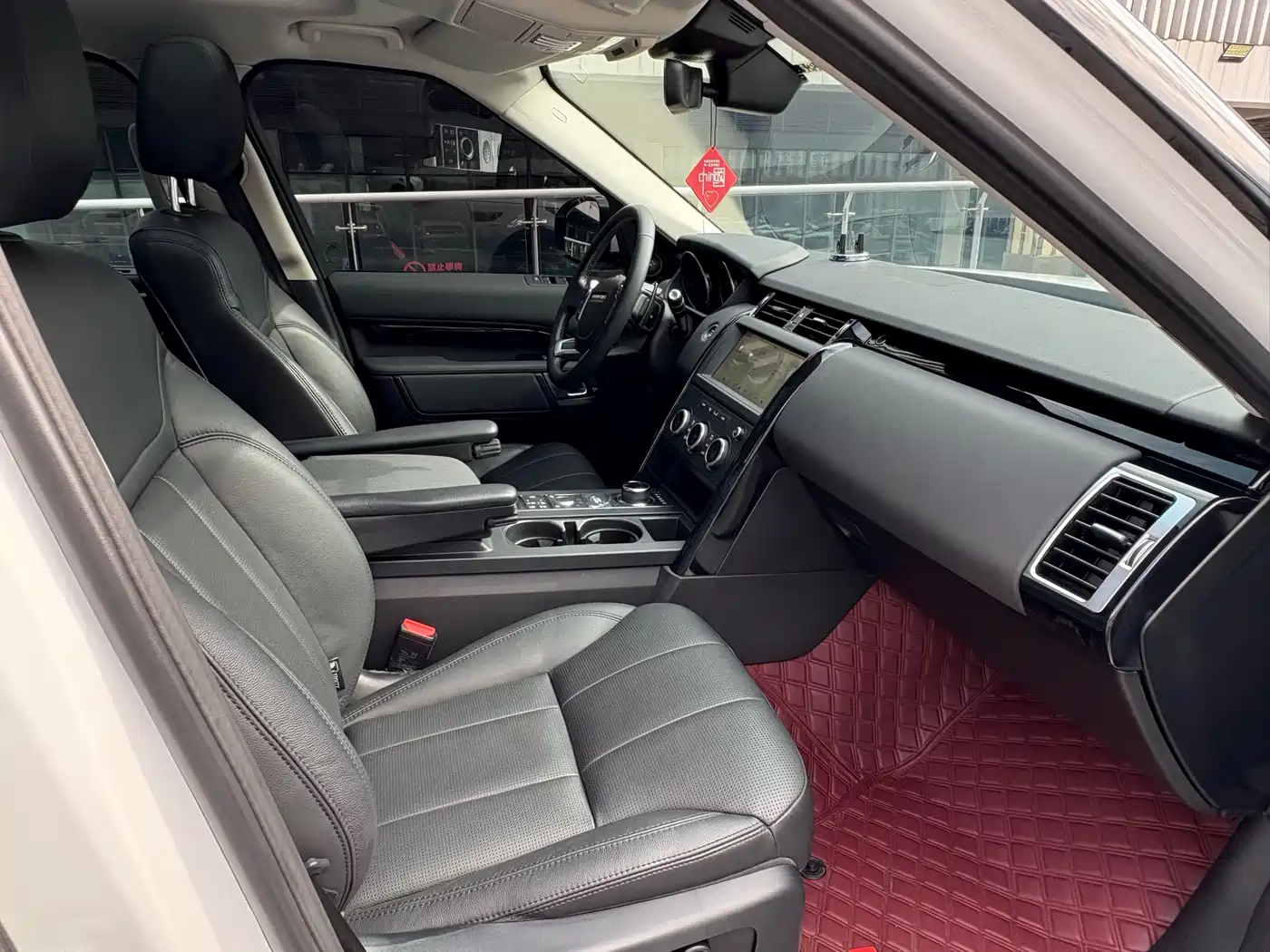 Land Rover Discovery 2019 3.0 SC V6 SE фото 7