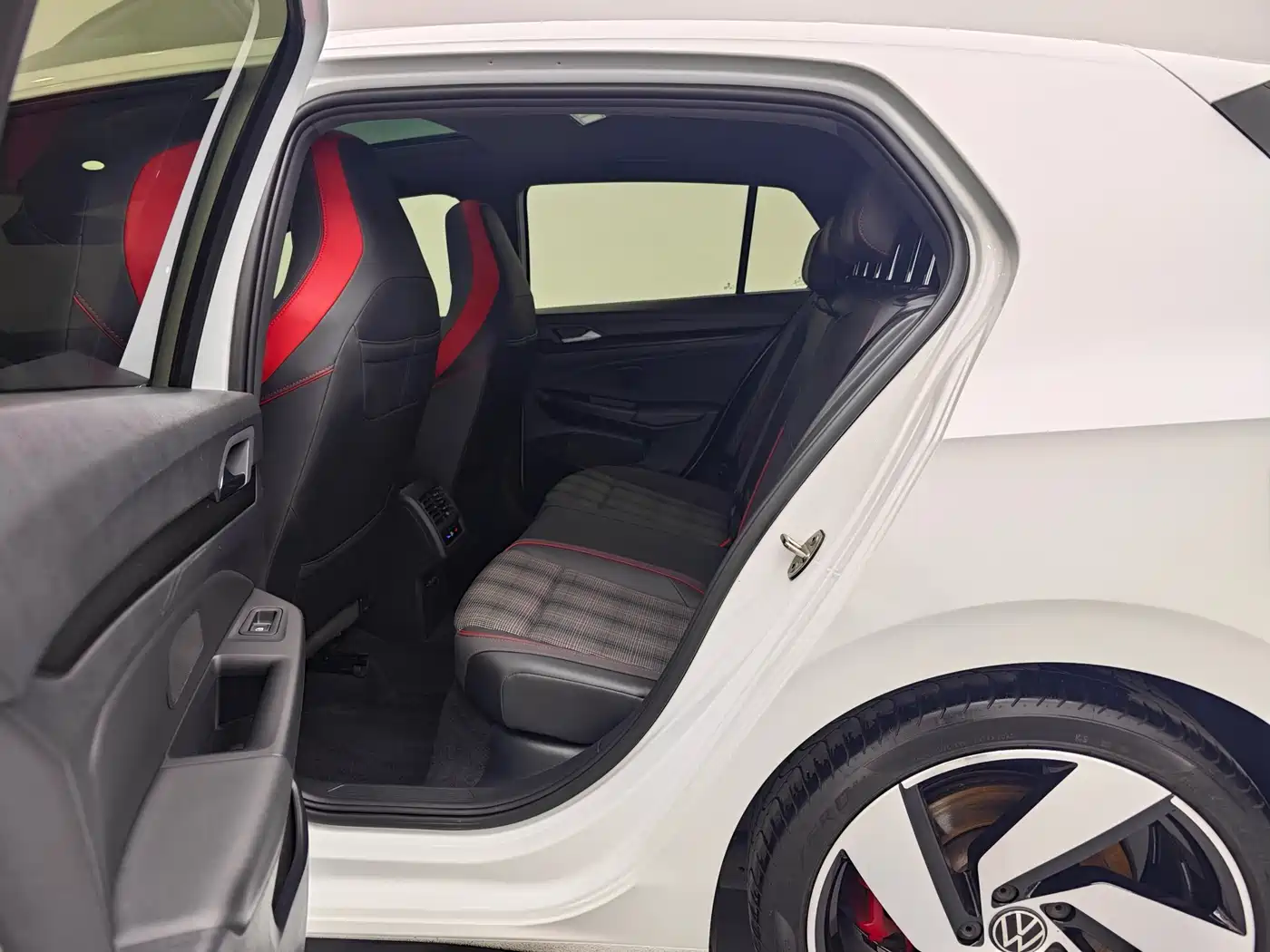 Volkswagen Golf GTI 2021 380TSI DSG GTI фото 16
