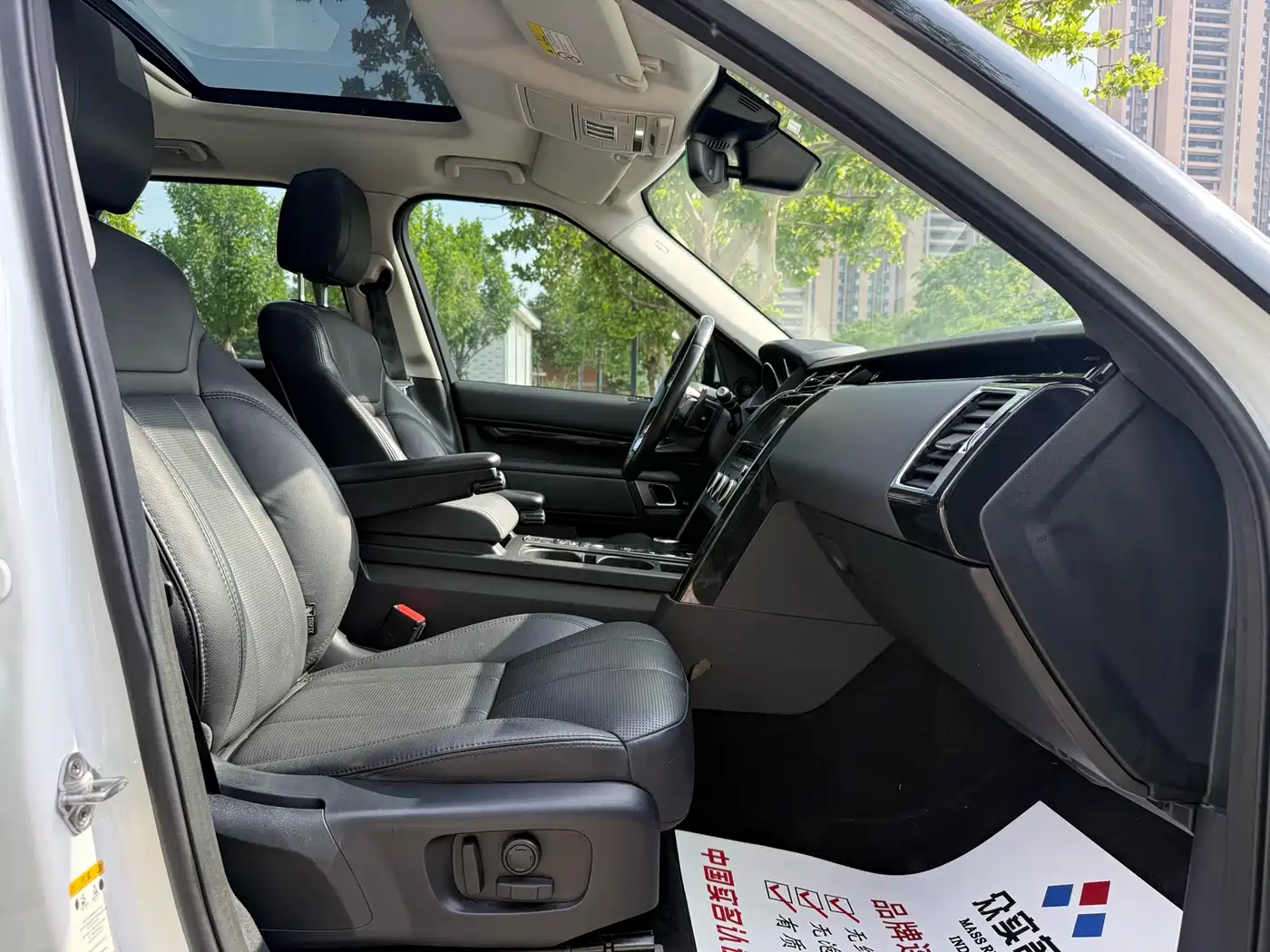 Land Rover Discovery 2018 3.0 SC V6 SE фото 9