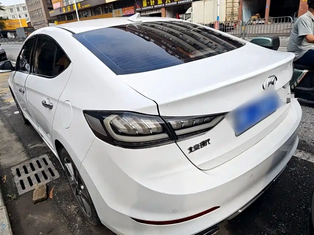 Hyundai Elantra 2016 Model 1.6L Automatic Smart Elite фото 5