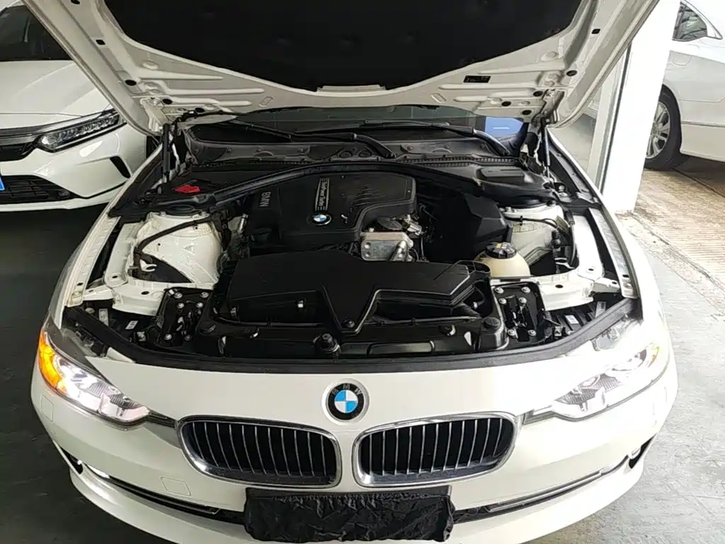 Photo 20 - BMW 3 Series