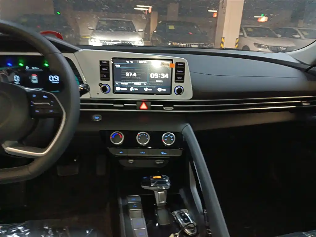 MODERN ELANTRA