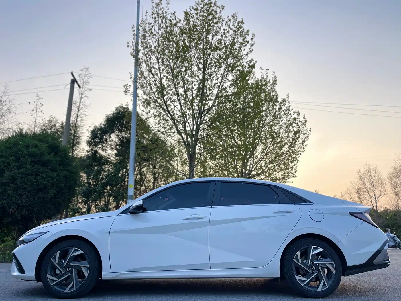 Hyundai Elantra 2023 1.5L CVT GLX Elite Edition фото 4