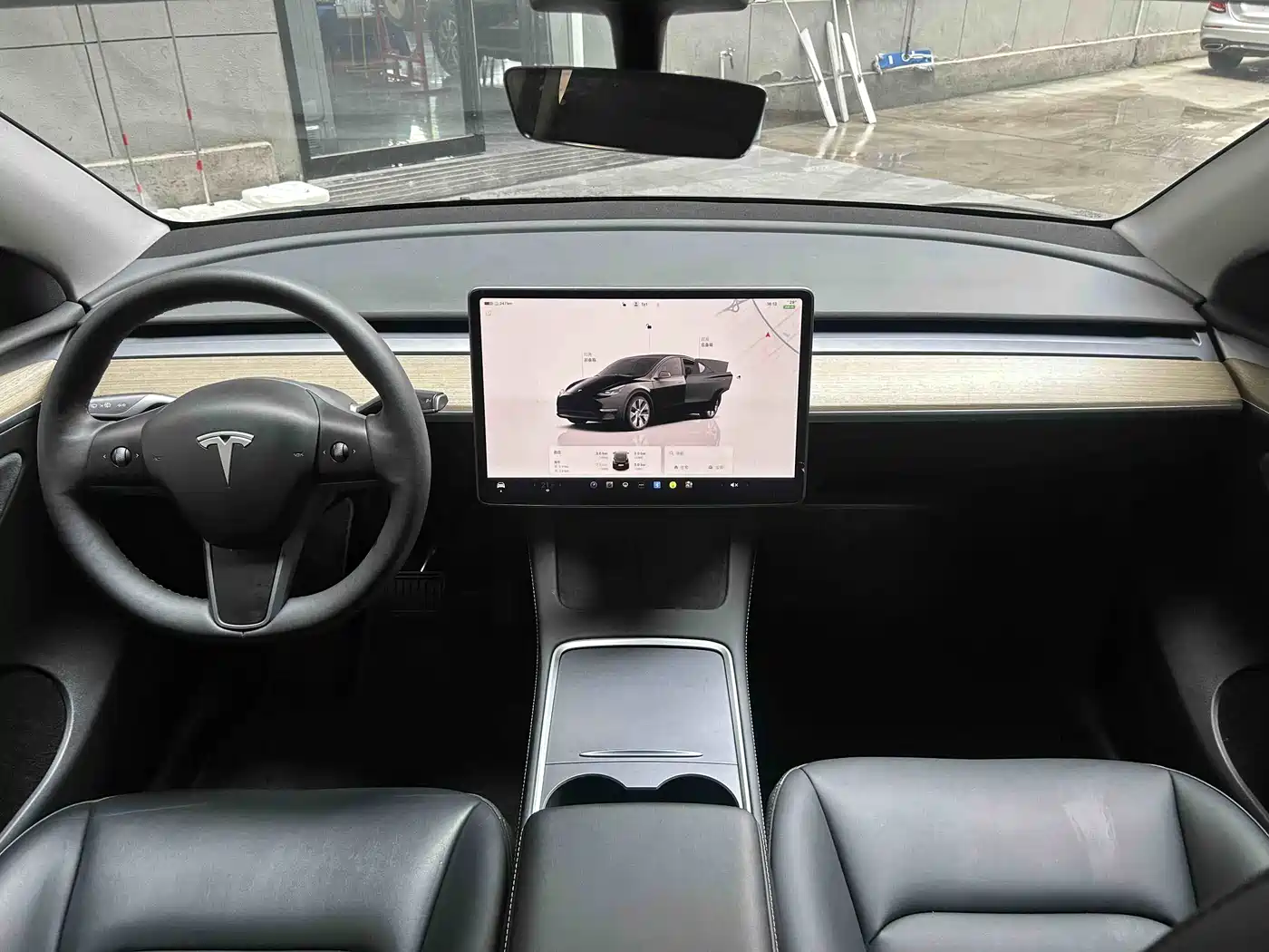 TESLA MODEL Y