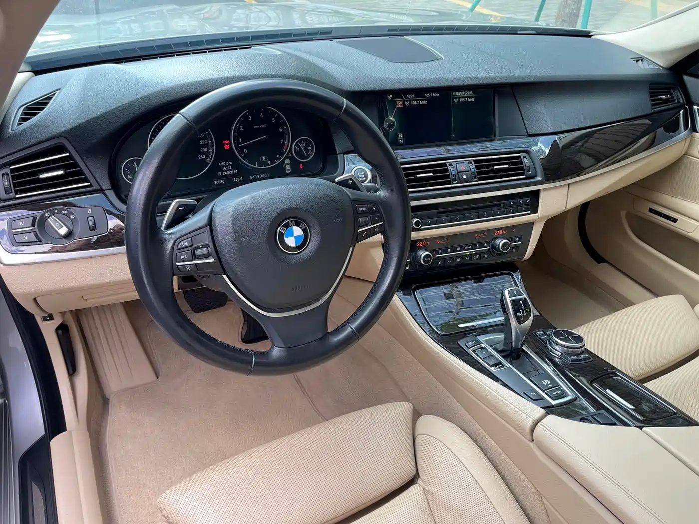 BMW 5 Series 2013 535Li Leadership фото 9