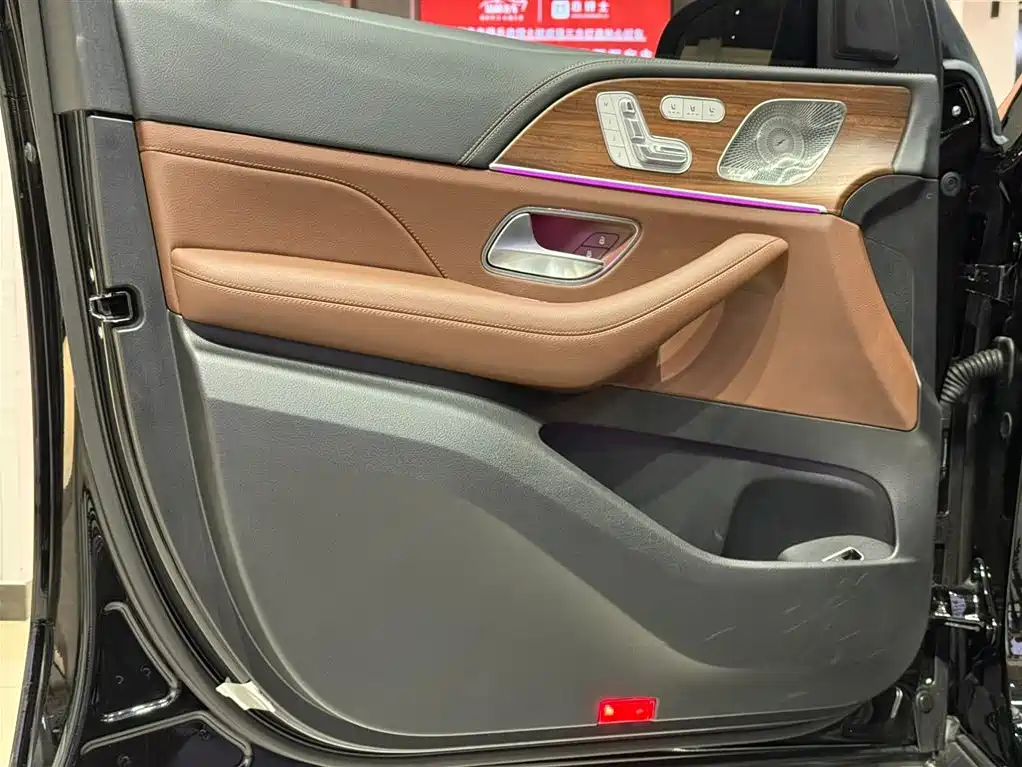 Mercedes-Benz GLS 2024 Model GLS 450 4MATIC Luxury фото 11