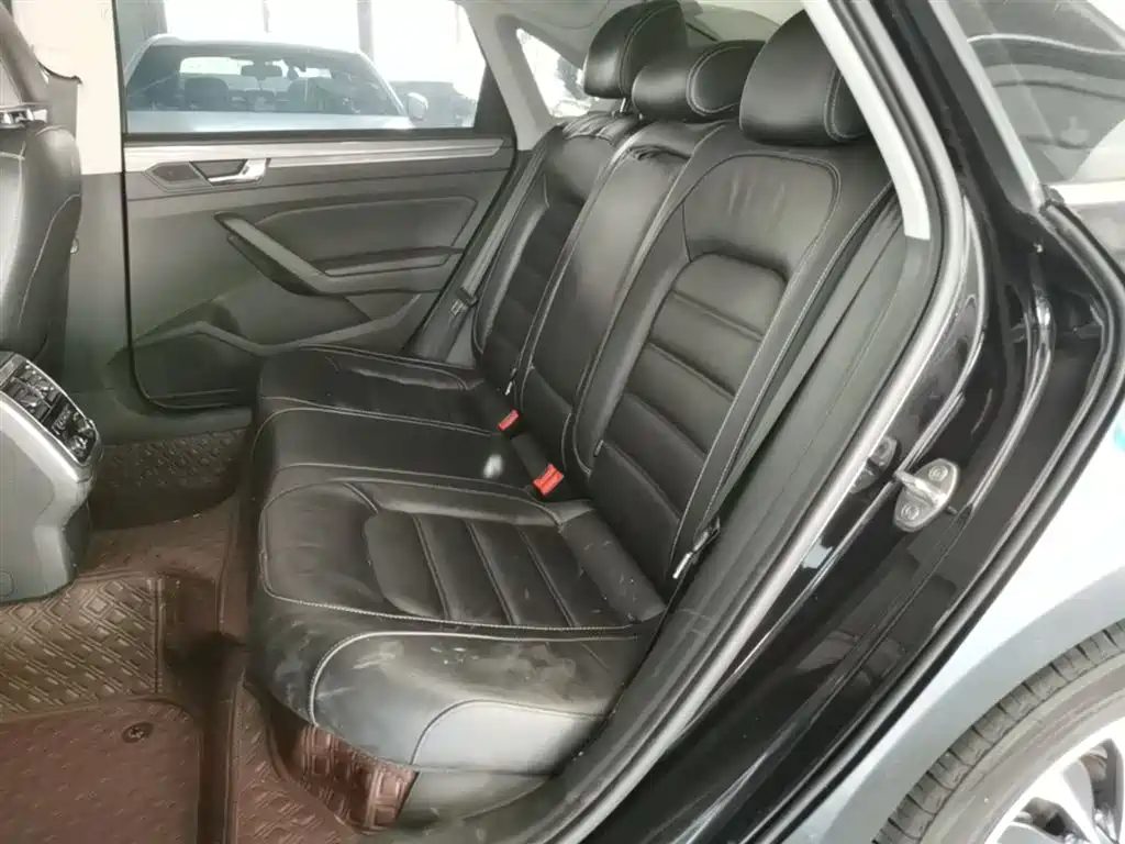 Volkswagen Passat 2017 330TSI DSG Prestige фото 17