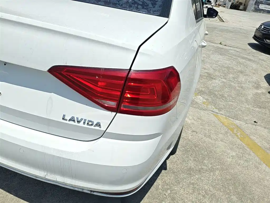 Volkswagen Lavida 2017 1.6L Automatic Trend Edition фото 8