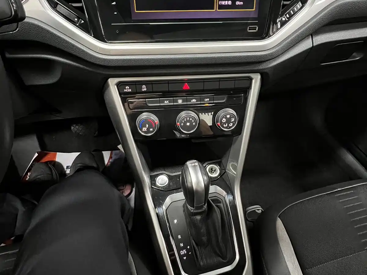 VOLKSWAGEN T-ROC EXPLORING SONGS