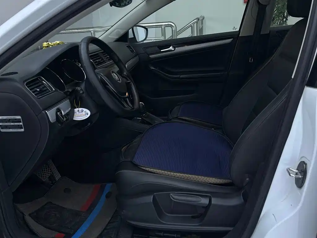 Volkswagen Sagitar 2015 230TSI Automatic Comfort фото 16
