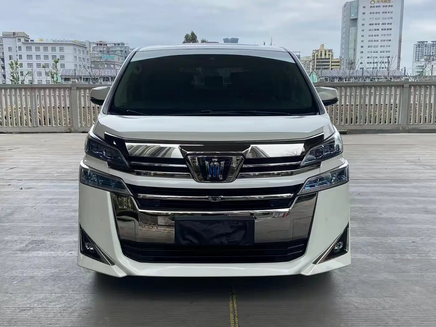 Toyota Vellfire 2021 Crown Hybrid 2.5L HV Luxury Edition фото 2