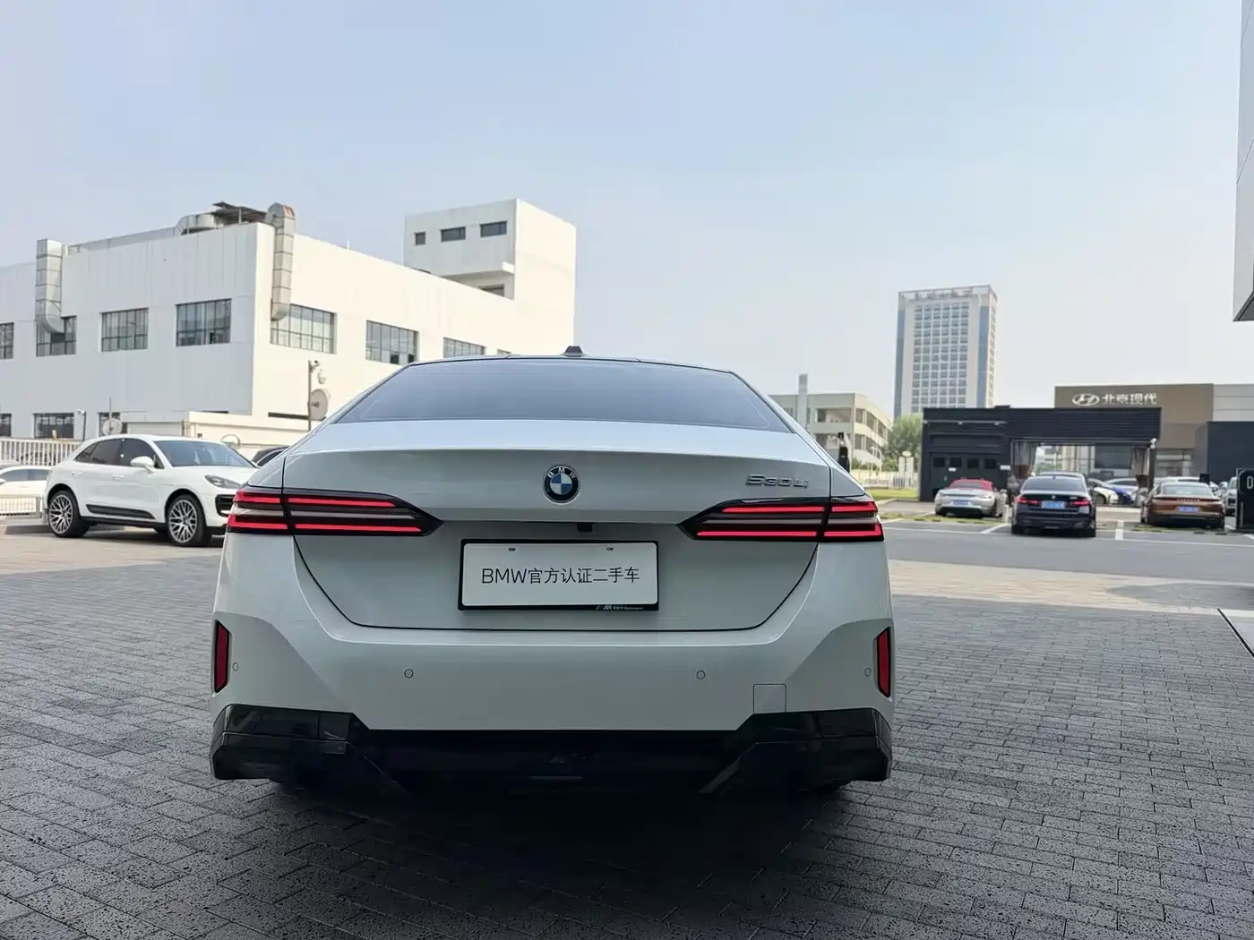 BMW 5 Series 2025 530Li Leading M Sport Package фото 6