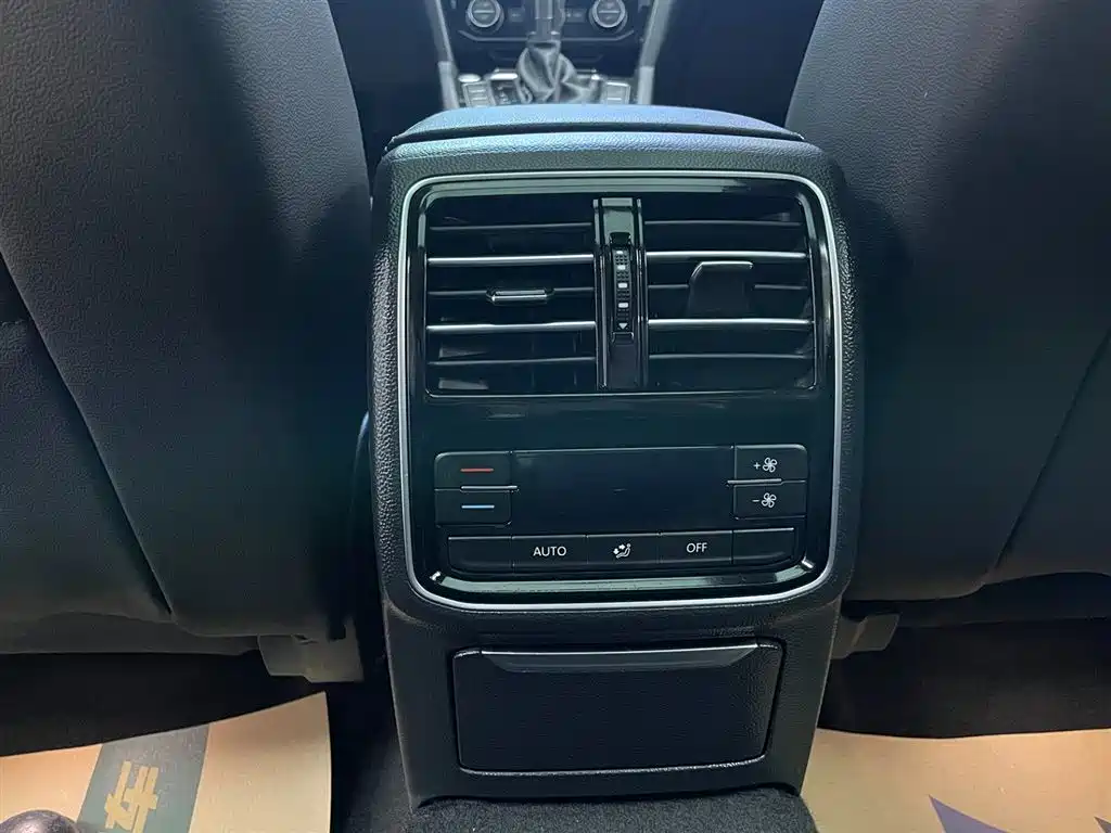 Volkswagen Magotan 2018 330TSI DSG Luxury фото 17