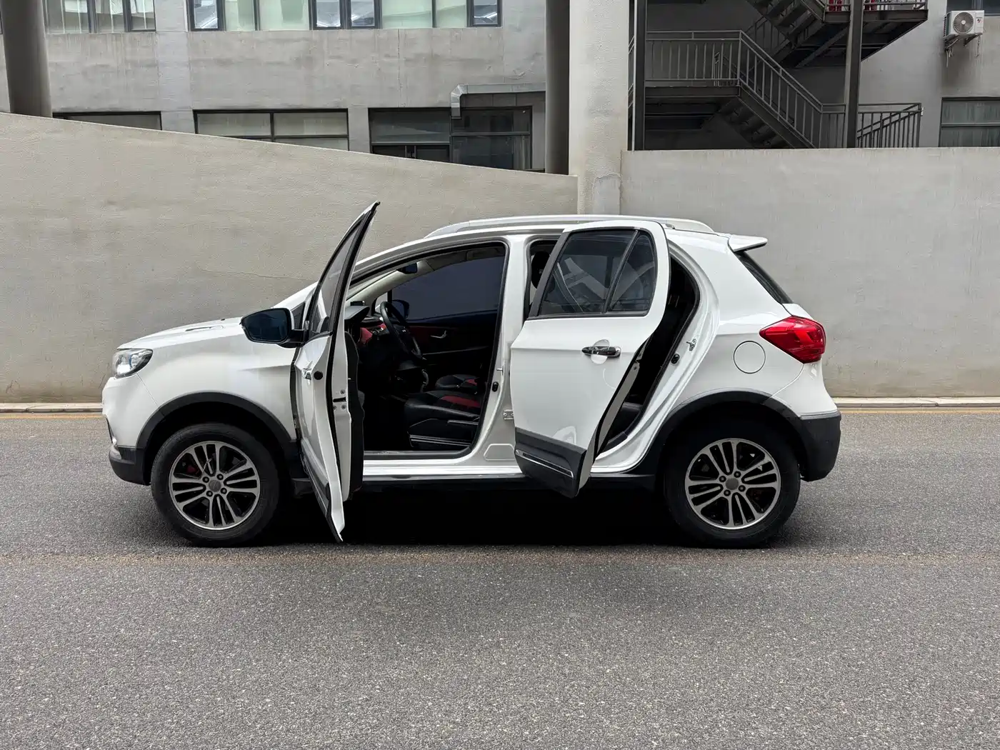 Haval H1 2016 Blue Label 1.5L AMT Luxury фото 5