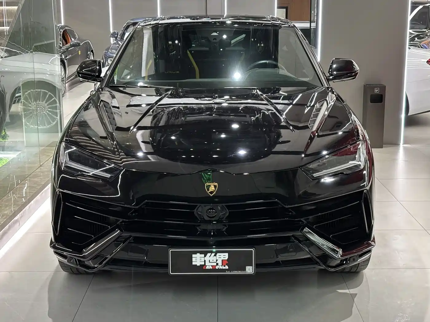LAMBORGHINI URUS