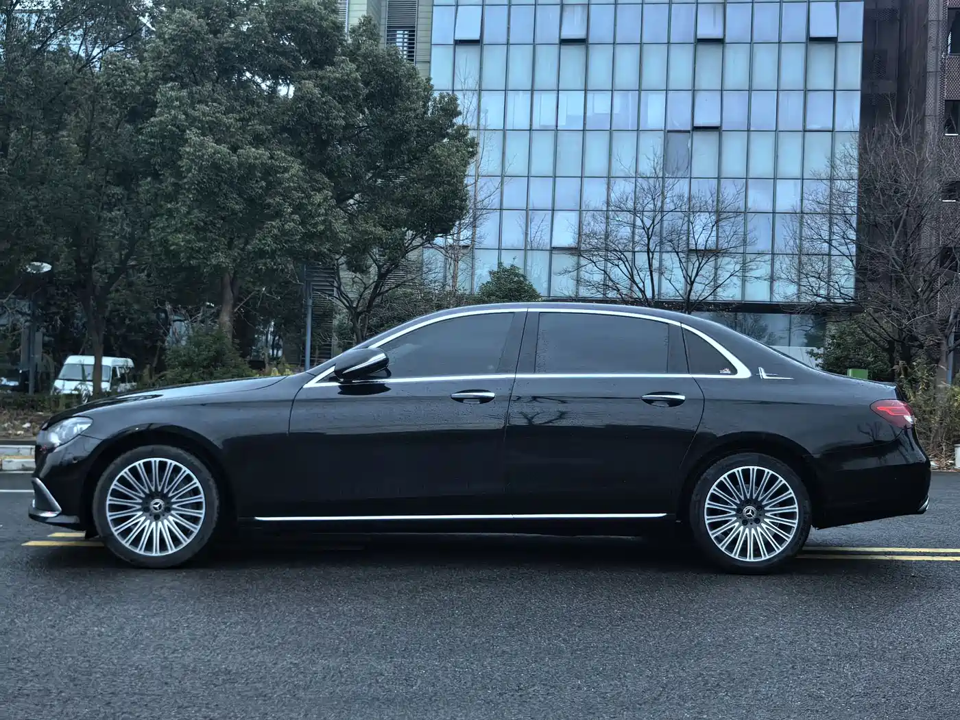Mercedes-Benz E-Class 2019 E 300 L Luxury фото 4