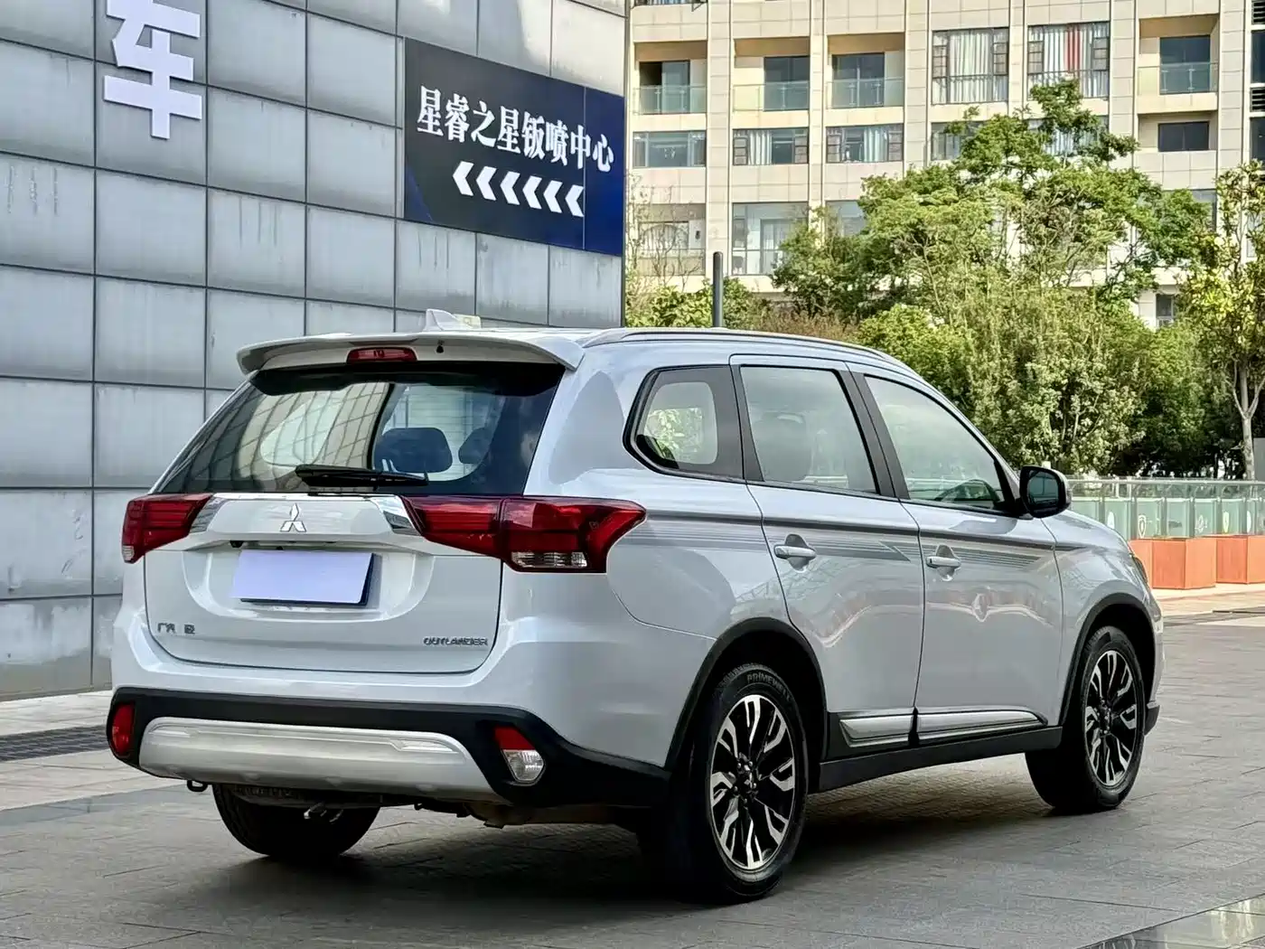 MITSUBISHI OUTLANDER
