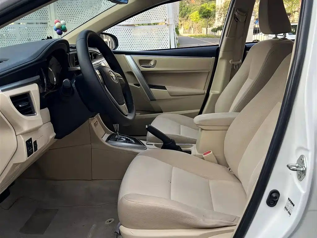 Toyota Corolla 2014 1.6L CVT GL фото 4