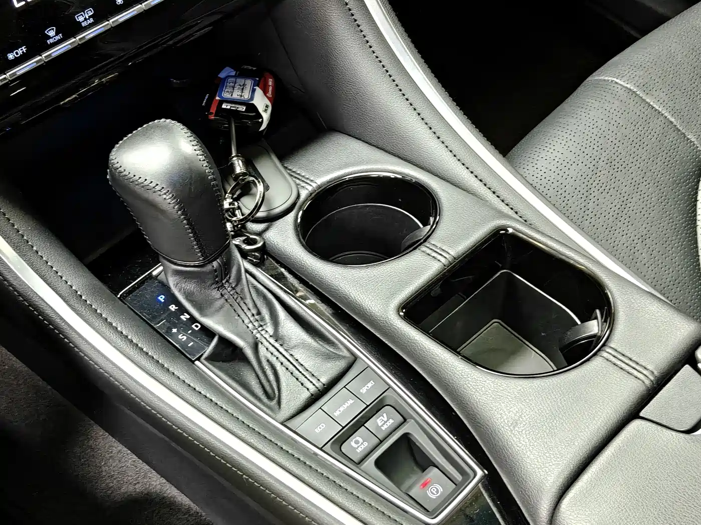 Toyota Avalon 2023 Hybrid 2.5L Luxury Edition фото 12