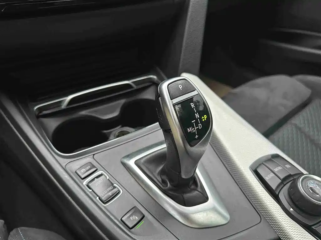 BMW 3 Series 2017 320i M Sport фото 16
