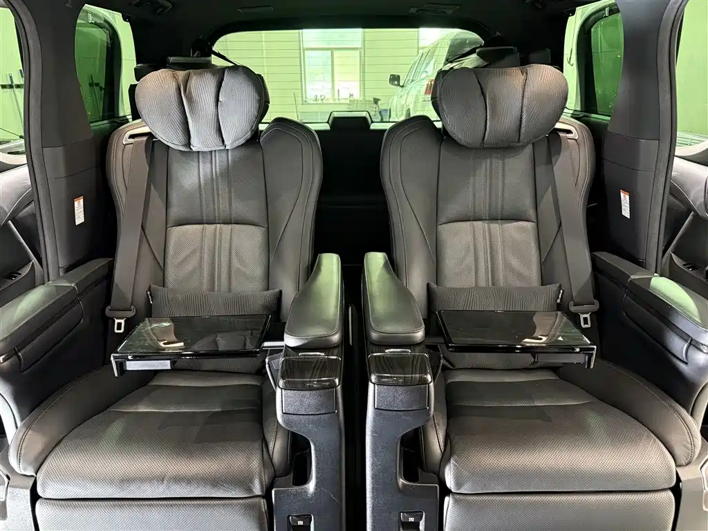 Lexus LM 2020 300h Seven-Seater Elegance Edition фото 19