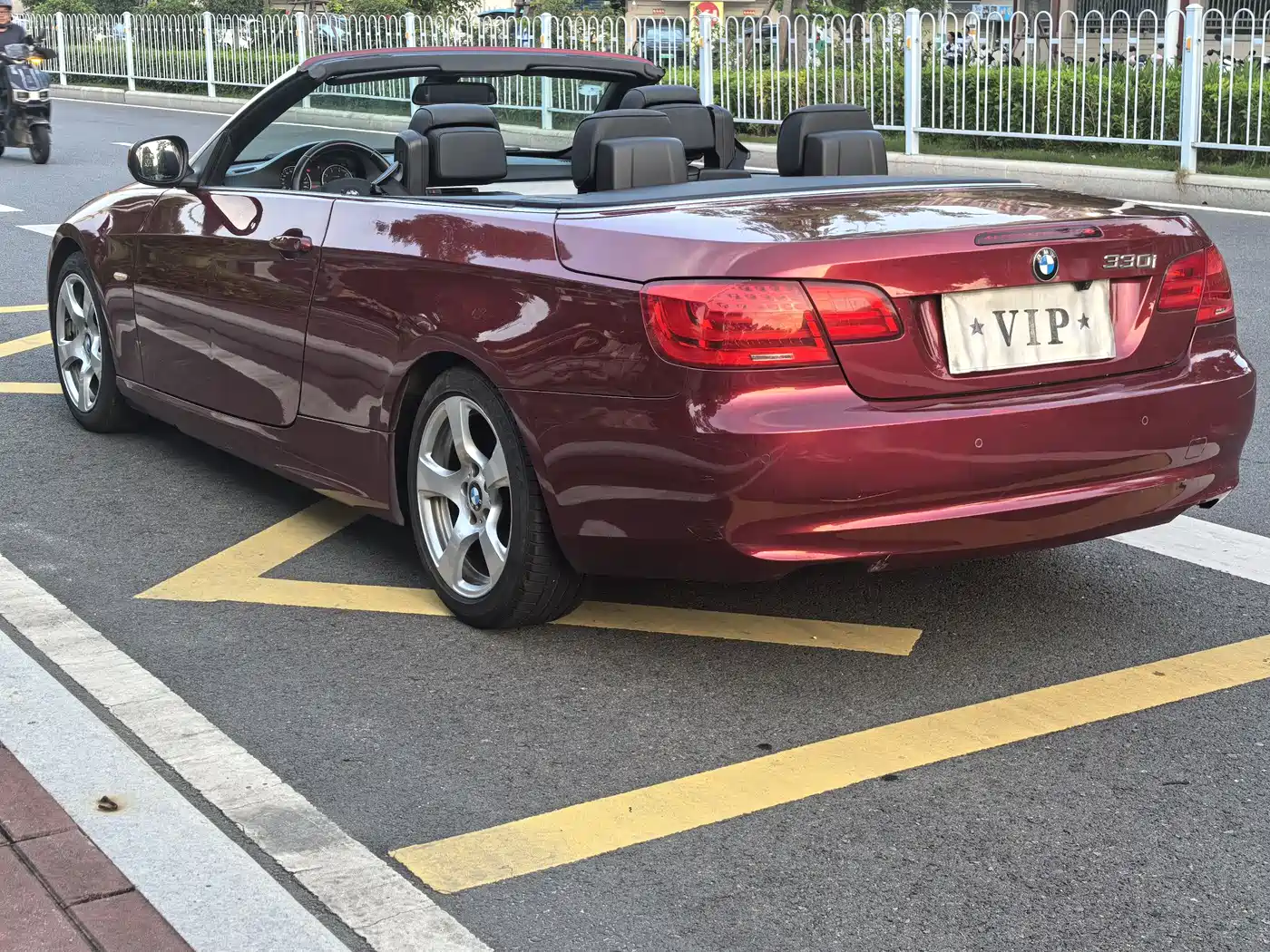 BMW 3 Series (Import) 2011 320i Convertible фото 7