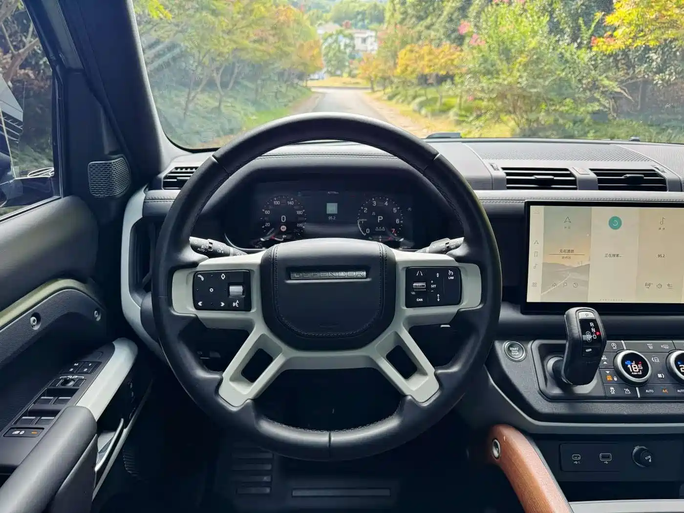 Land Rover Defender 2023 Facelift 90 2.0T P300 X-DYNAMIC HSE фото 14