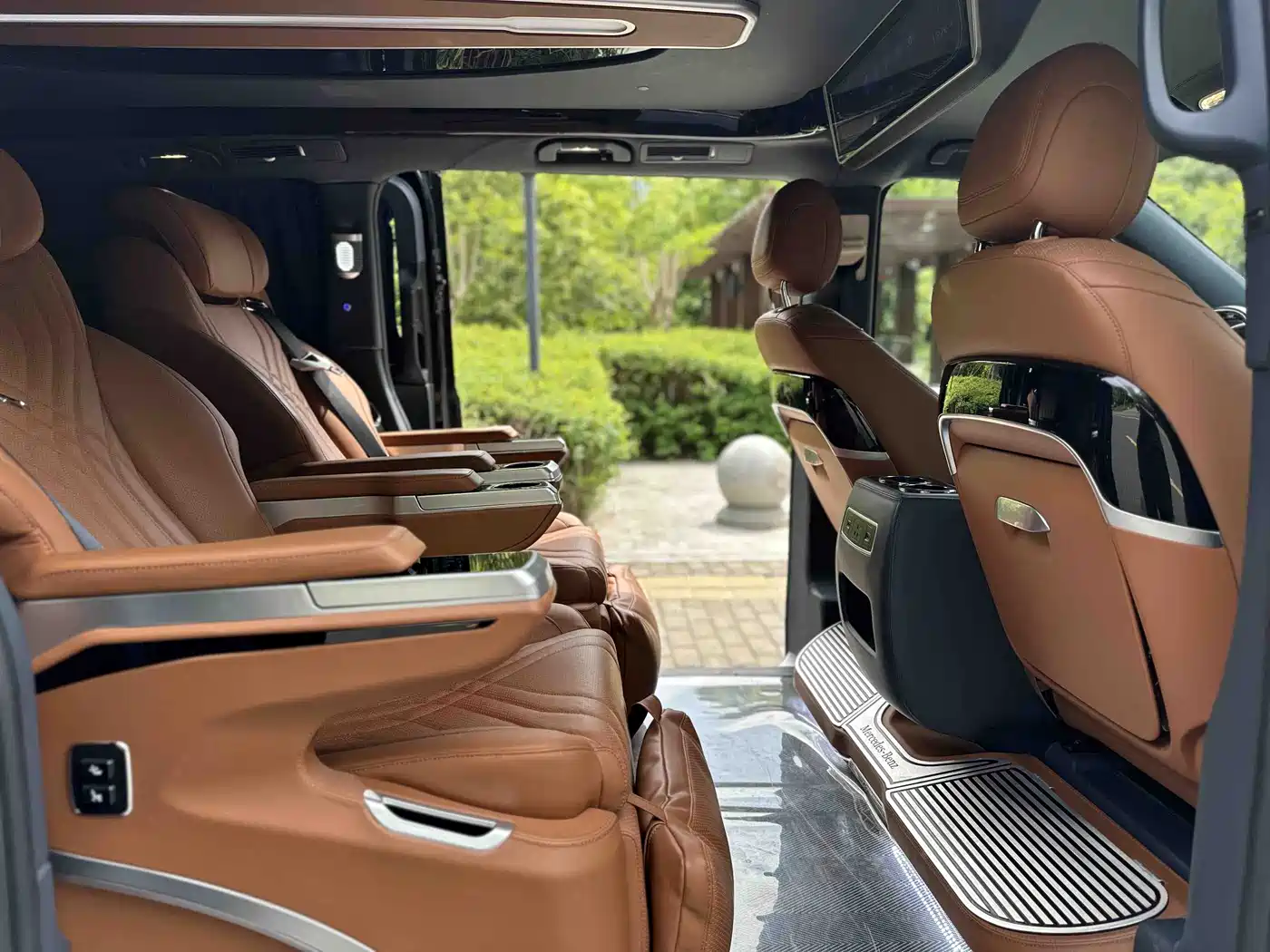 Mercedes-Benz Vito 2023 2.0T Business 7-Seater фото 12