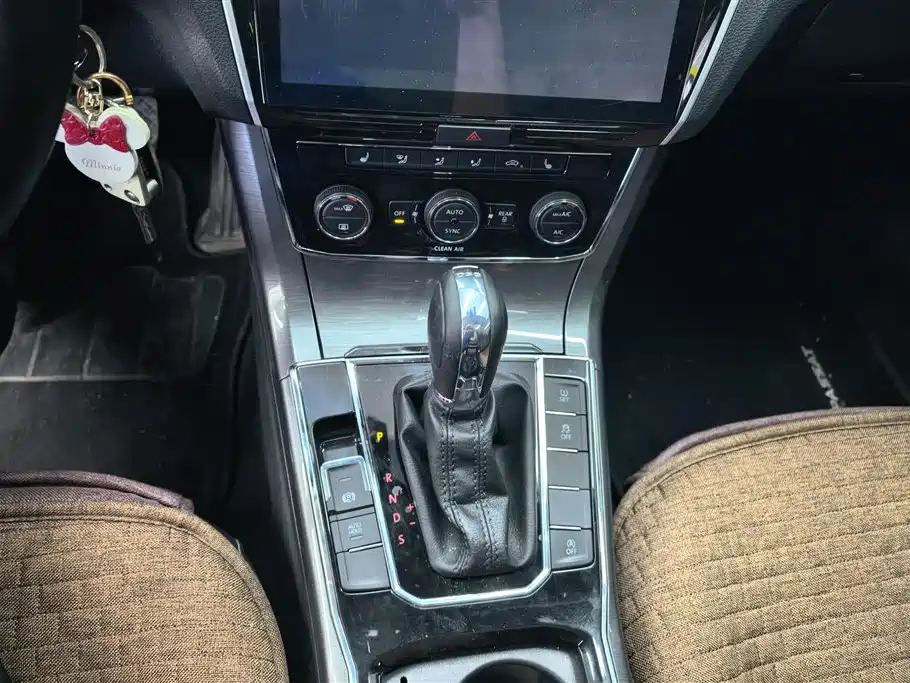 Volkswagen Passat 2016 330TSI DSG Honor Edition фото 16