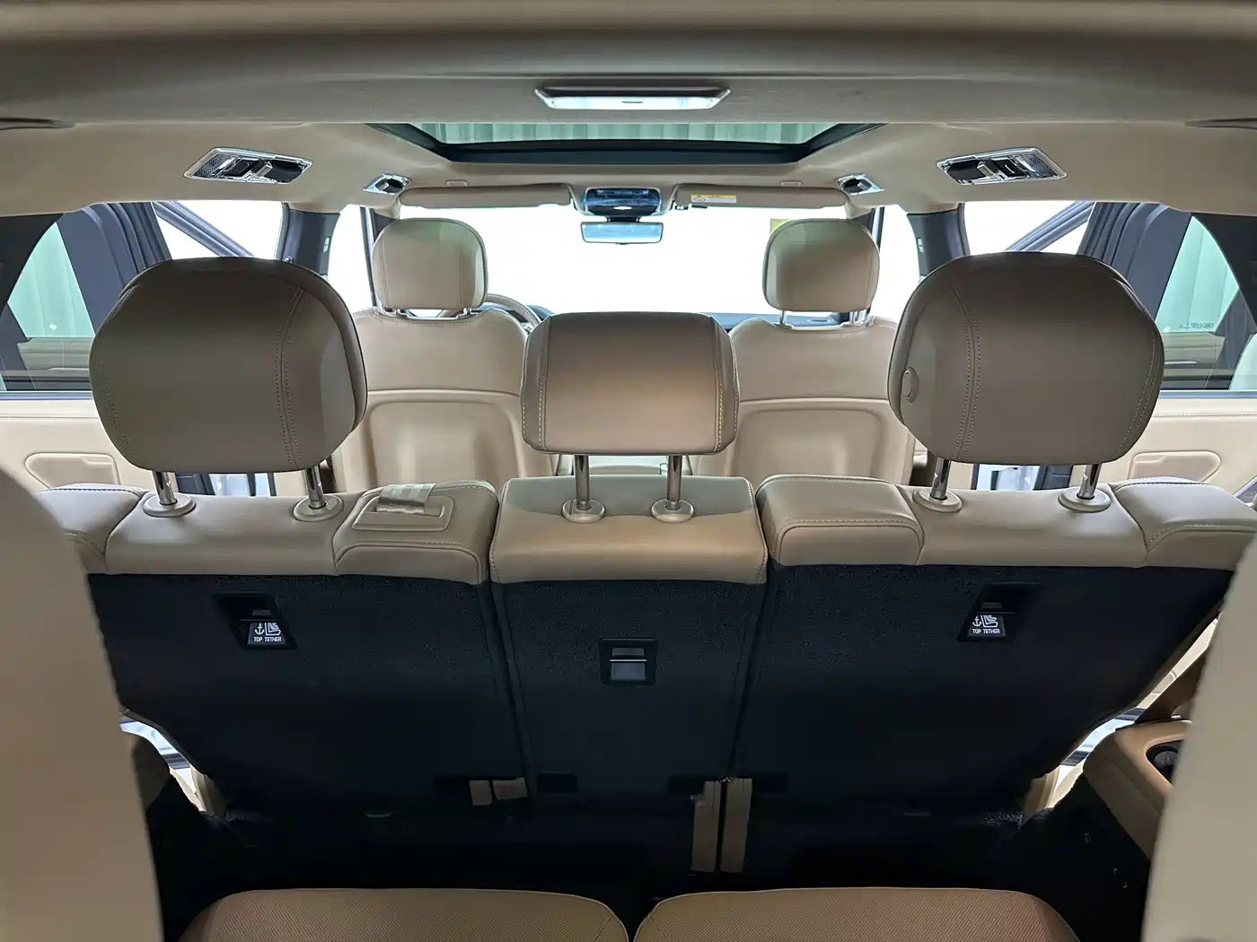 Land Rover Range Rover 2023 3.0 L6 400PS Golden Age 7-Seater Long Wheelbase фото 14