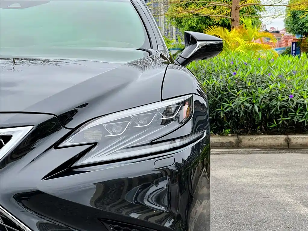 Lexus LS 2018 500h Executive Edition China VI фото 34