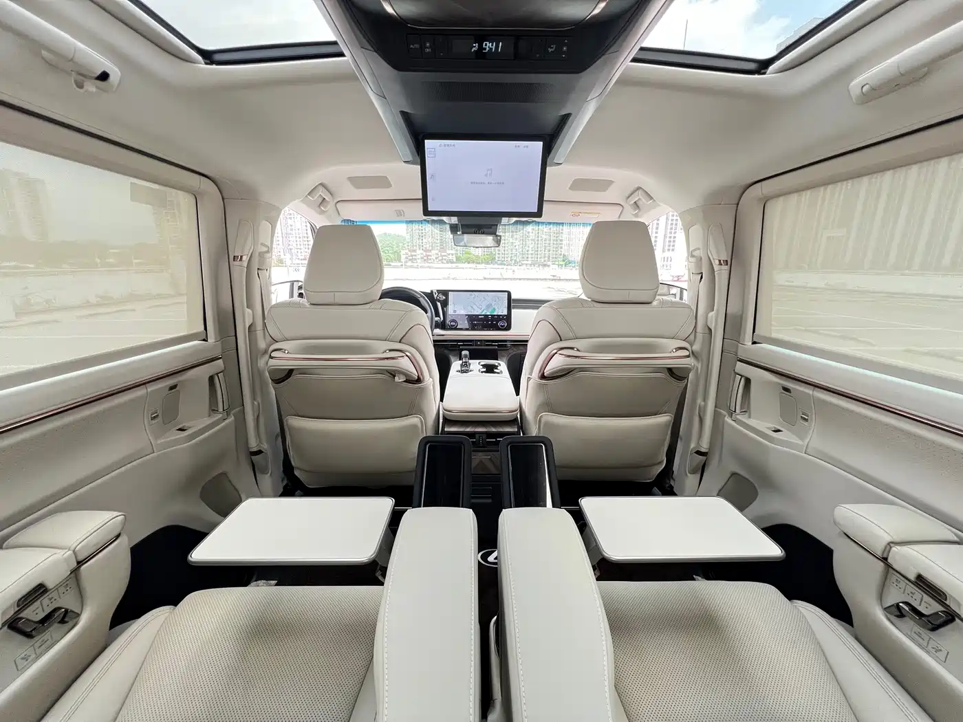 Lexus LM 2025 Model 500h Six-Seater Prestige Edition фото 11