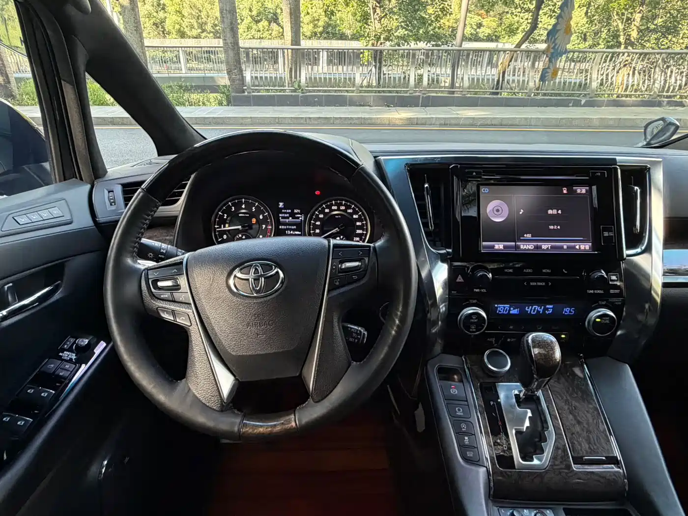 Toyota Alphard 2018 Facelift 3.5L Premium Edition фото 9