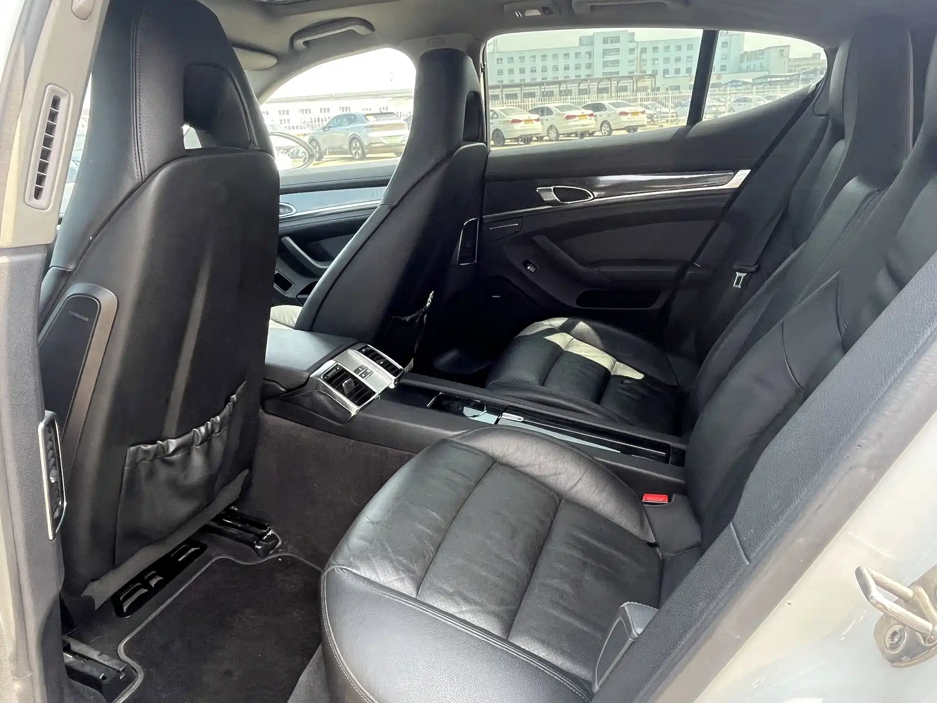 صورة 30 - Porsche Panamera