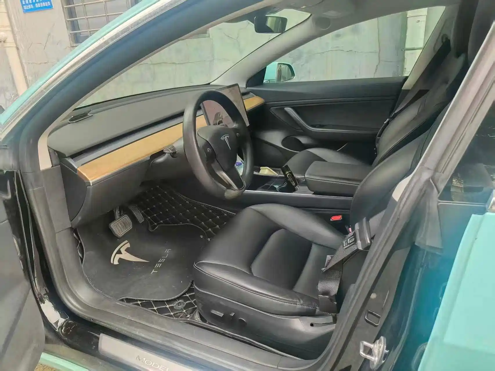 Фото 2 - Tesla Model 3