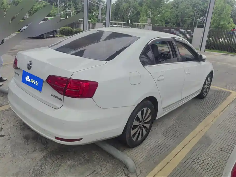 Volkswagen Sagitar 2017 1.6L Automatic Comfort фото 3