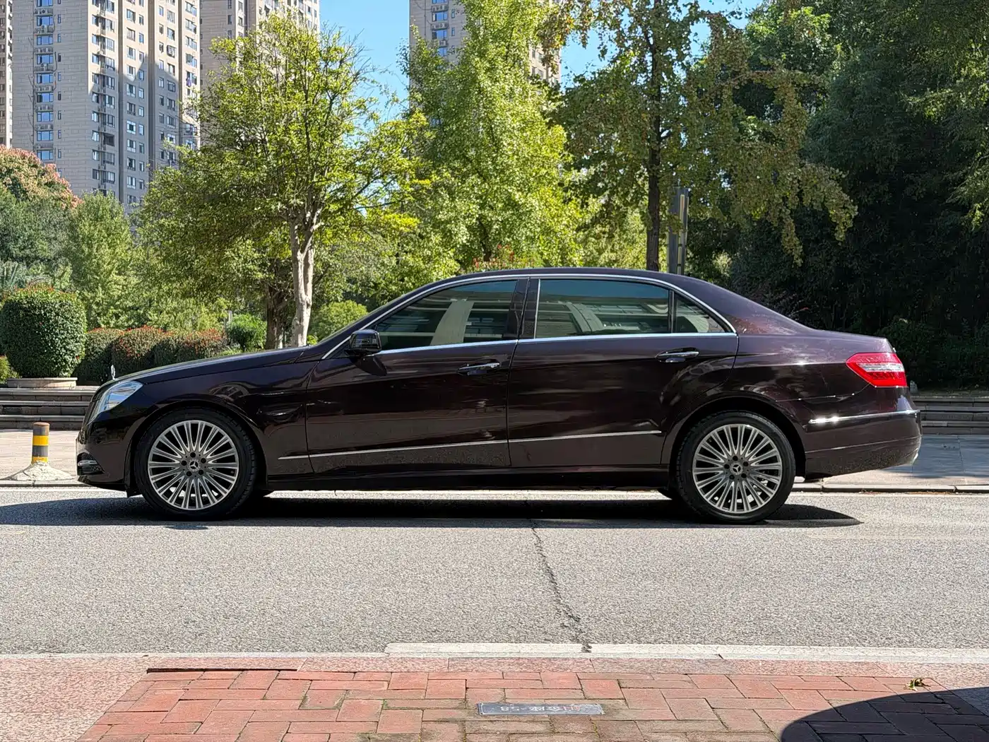 Mercedes-Benz E-Class 2011 2010 E 300 L Fashion