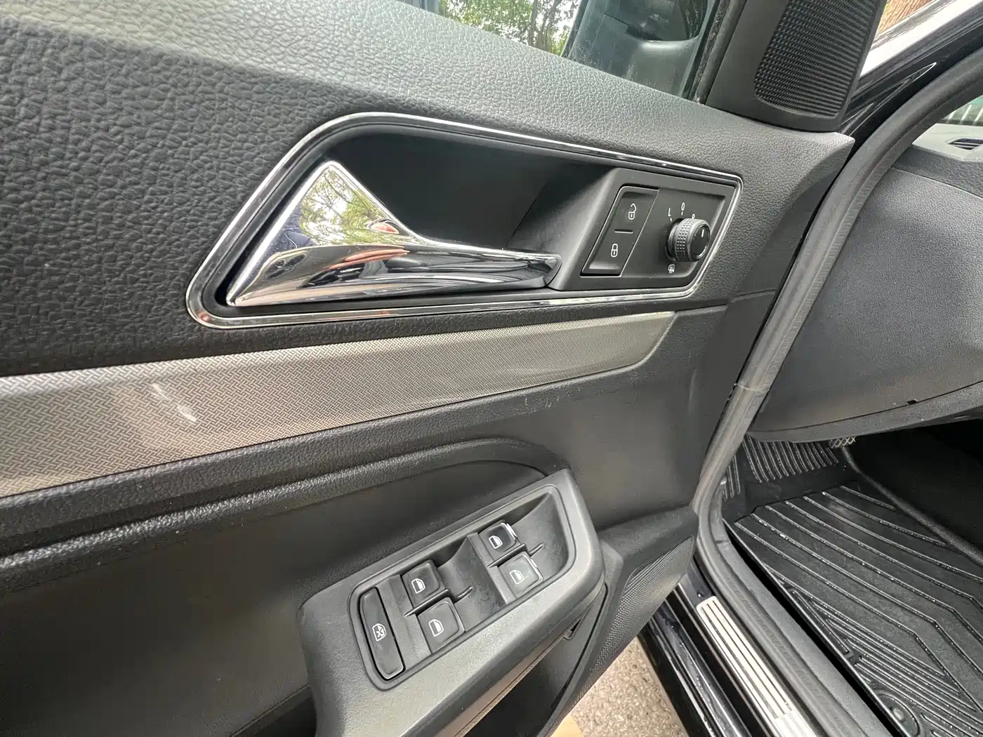 Volkswagen Lavida 2017 1.6L Automatic Comfort Edition фото 9