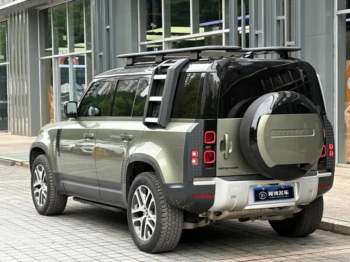 Land Rover Defender 2023 Facelift 110 3.0T P400 Dark Special Edition фото 5