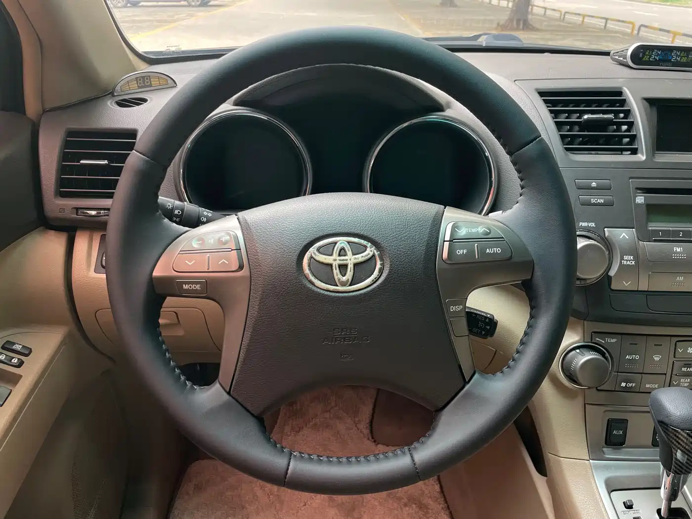 Toyota Highlander 2011 2.7L 2WD 7-seat Luxury фото 7