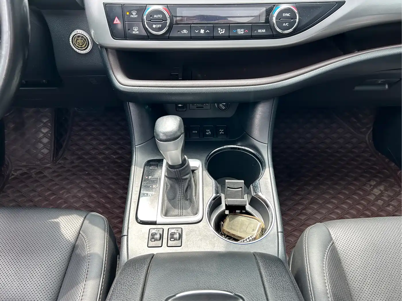 TOYOTA HIGHLANDER