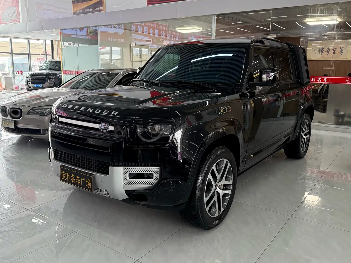 Land Rover Defender 2024 110 3.0T P400 XS фото 2