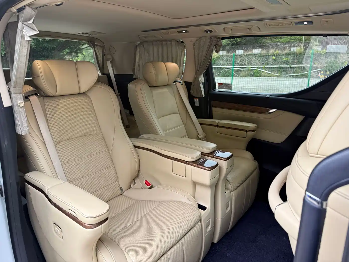 Toyota Alphard 2018 3.5L Premium фото 8