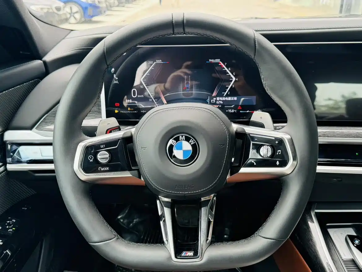 BMW 7 Series 2023 740Li Exclusive M Sport Package фото 5