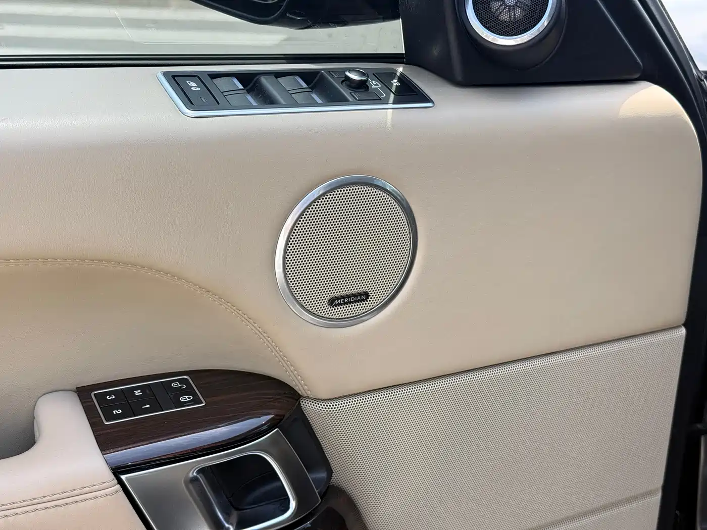 Land Rover Range Rover 2015 3.0 SC V6 Vogue SE Genesis Extended Edition фото 13