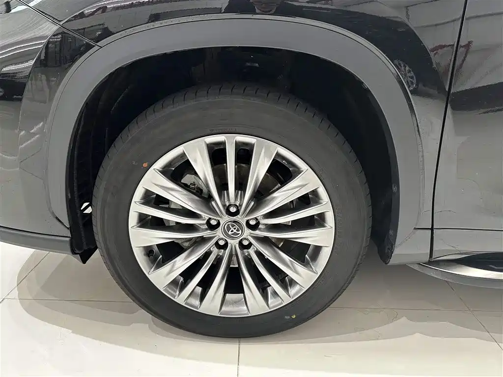 TOYOTA HIGHLANDER