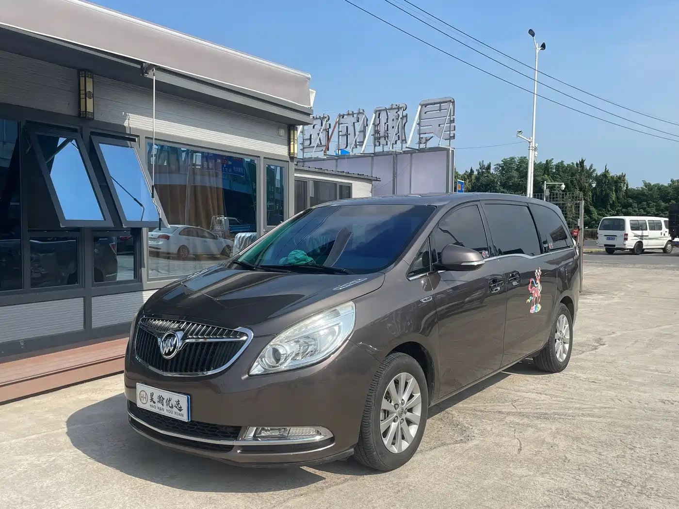 Photo 1 - Buick GL8