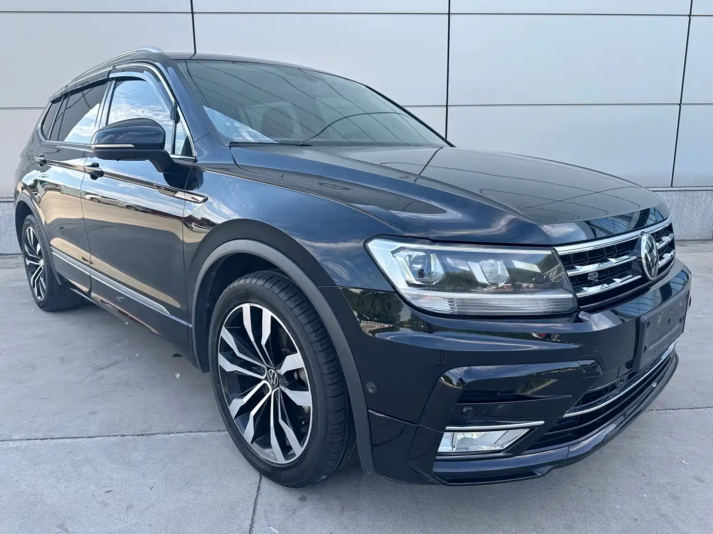 Volkswagen Tiguan L 2021 330TSI Automatic 2WD R-Line Premium фото 3